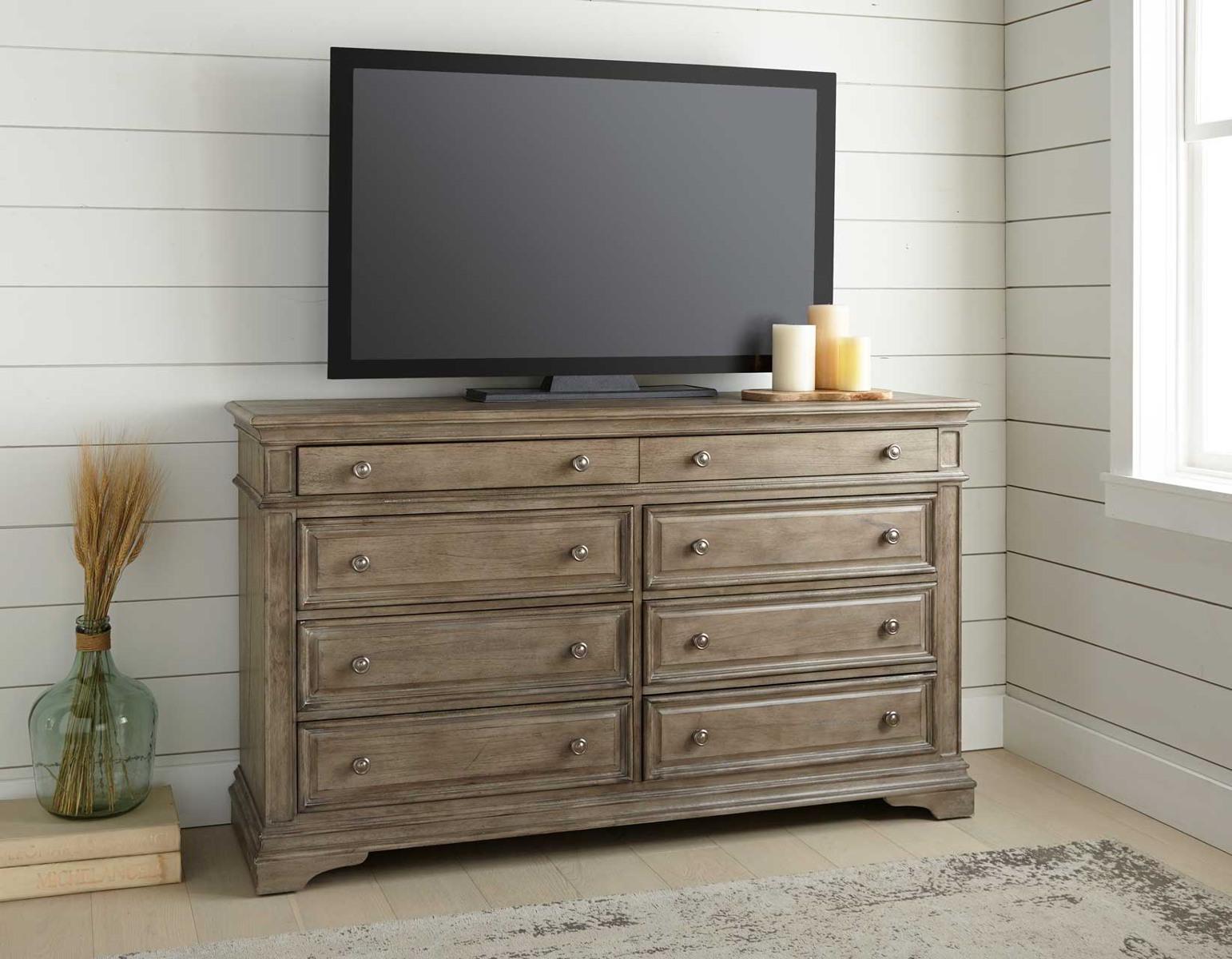 Steve Silver Highland Park 8 Drawer Dresser in Waxed Driftwood